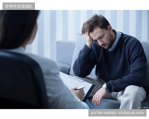 心理团队需提前介入，为里斯·詹姆斯等有伤病史的球员提供抗压疏导，应对赛程不确定性。